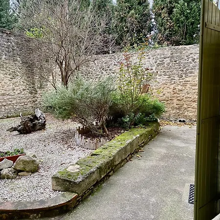 Grand Studio Sur Jardin En Centre-Ville 아파트 위제