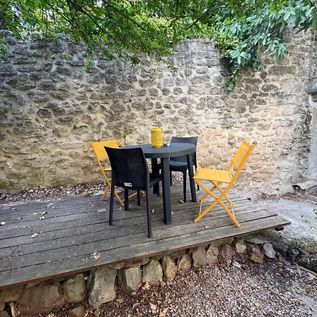 Grand Sur Jardin En Centre-ville شقة *